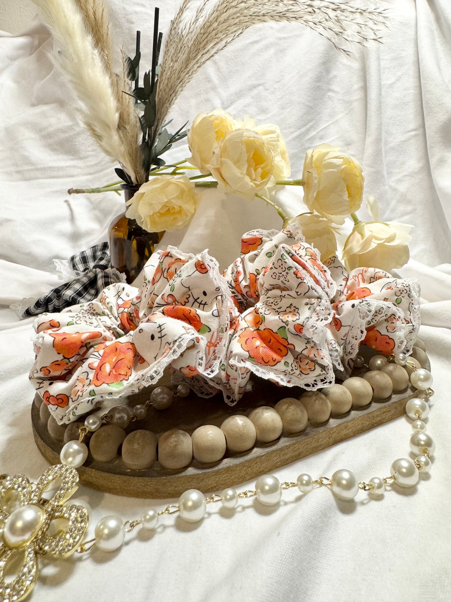 Kitty Laced scrunchy