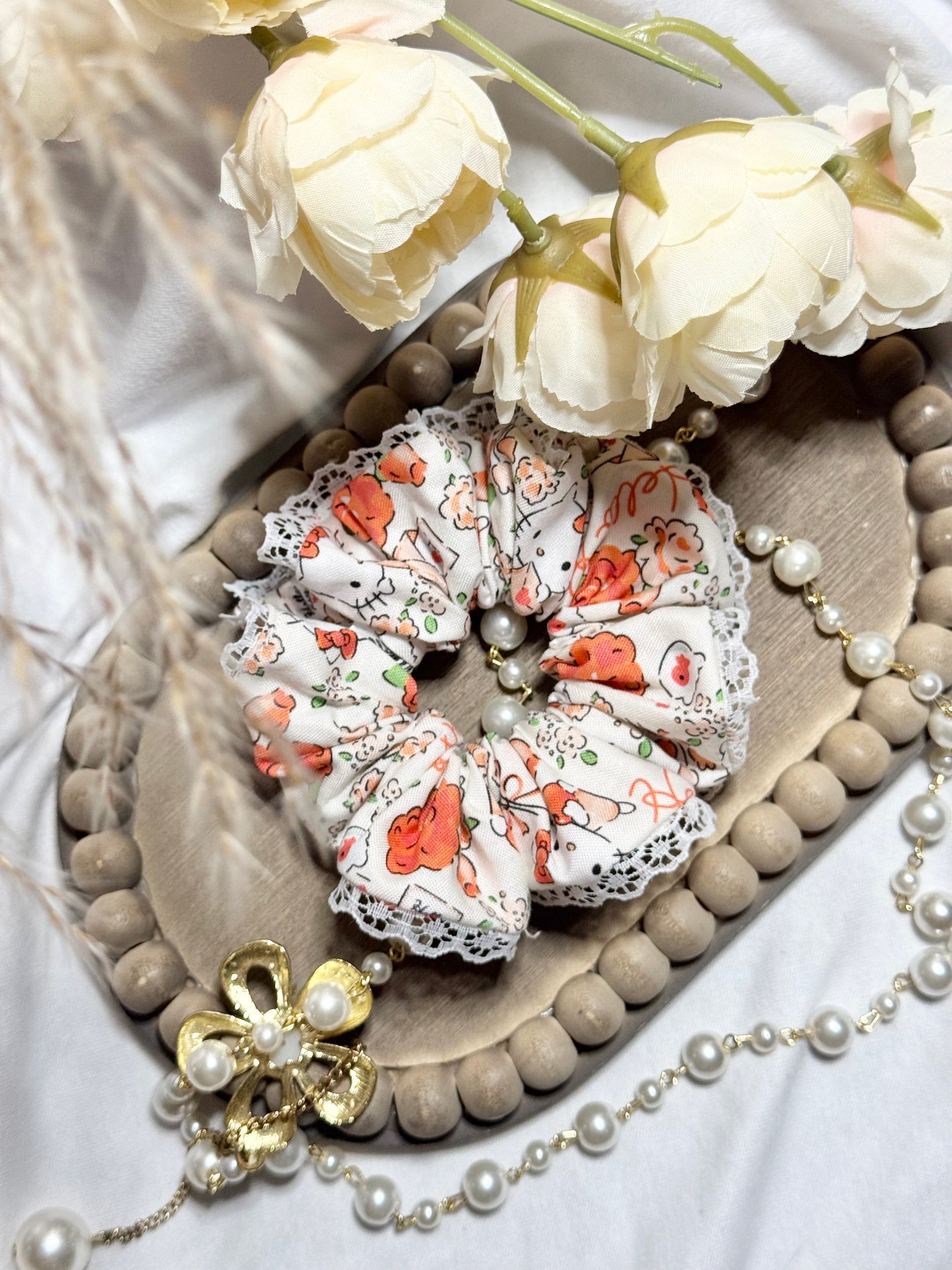 Kitty Laced scrunchy