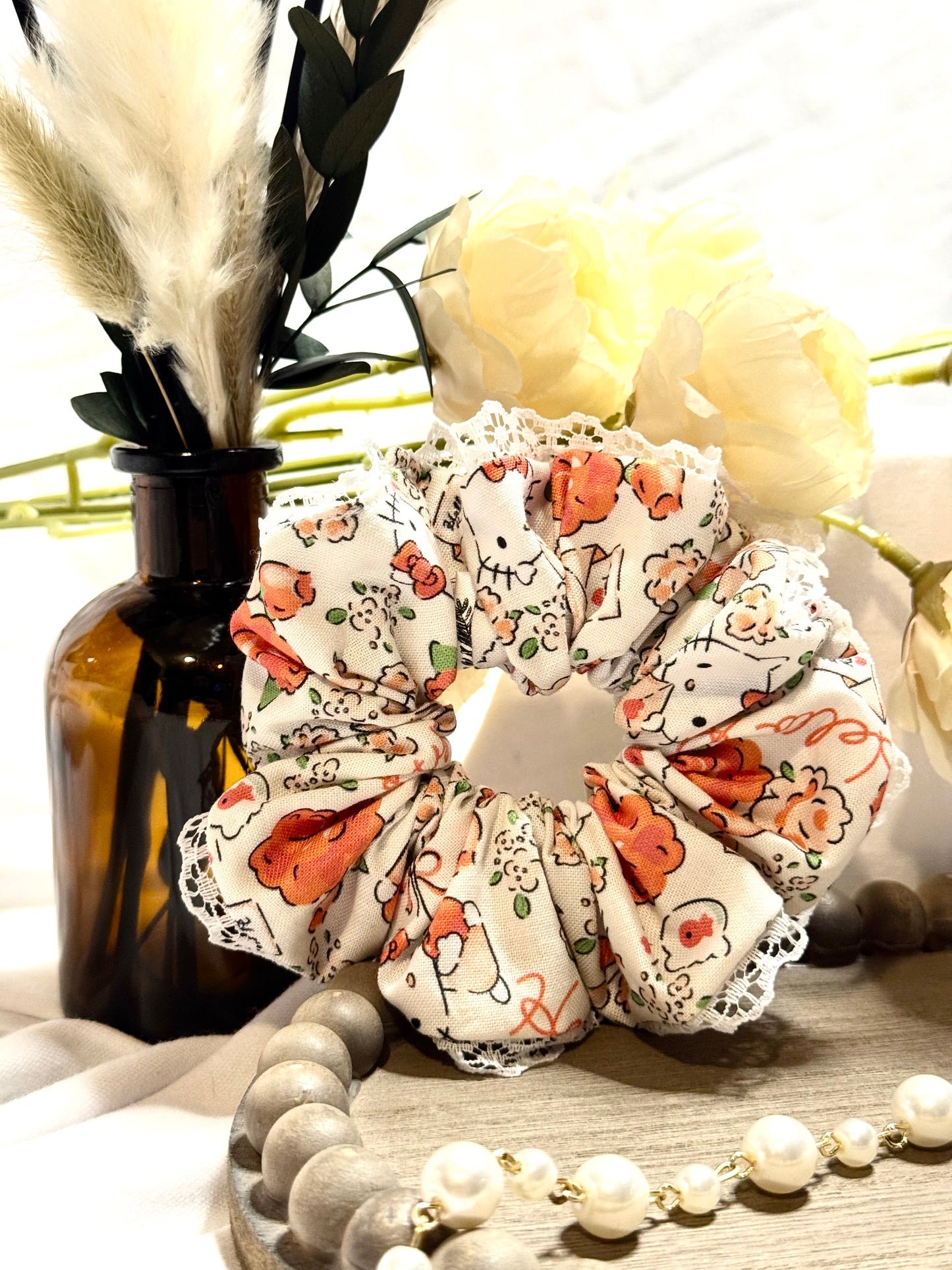 Kitty Laced scrunchy