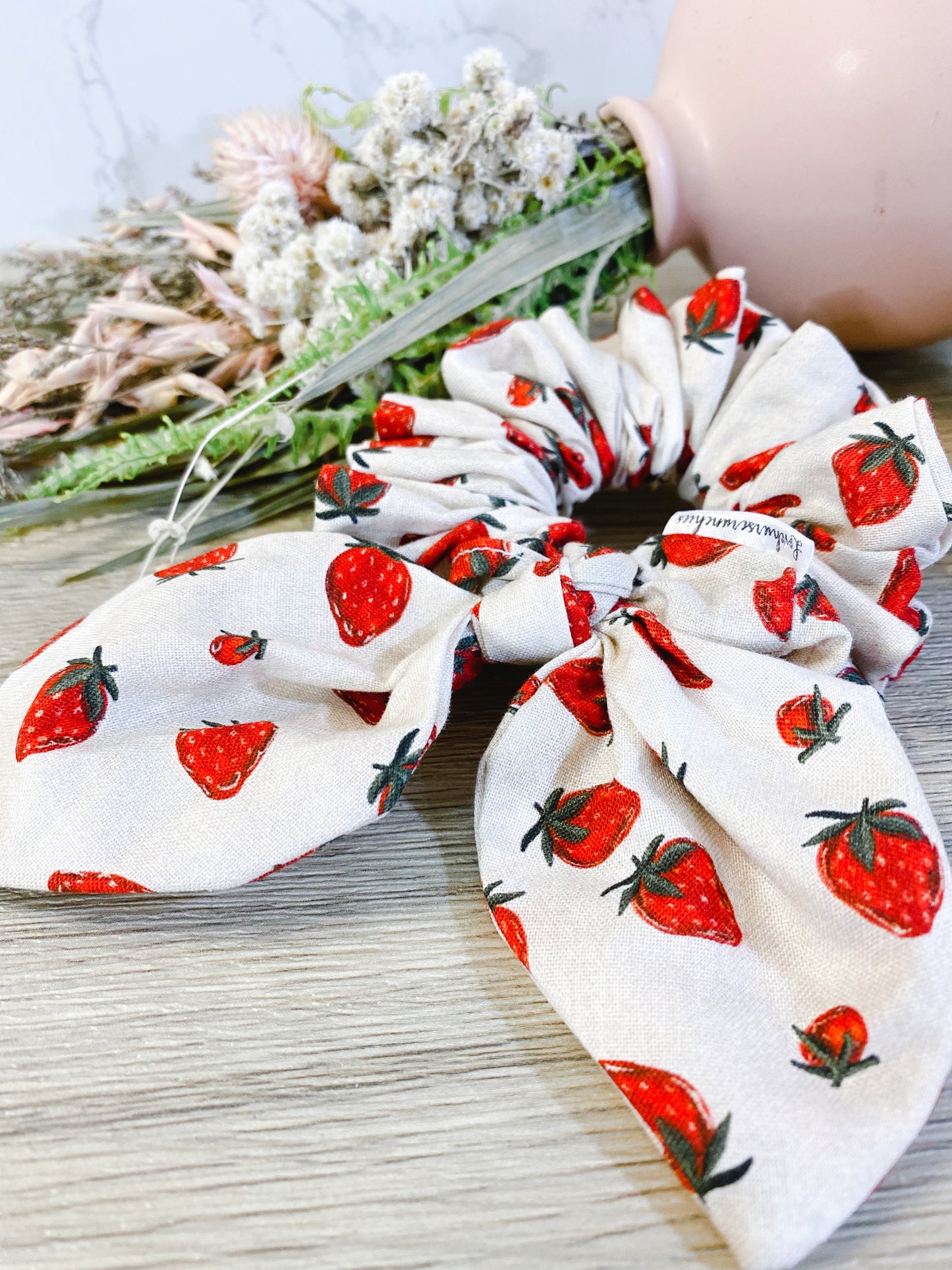 Strawberries - Scrunchy